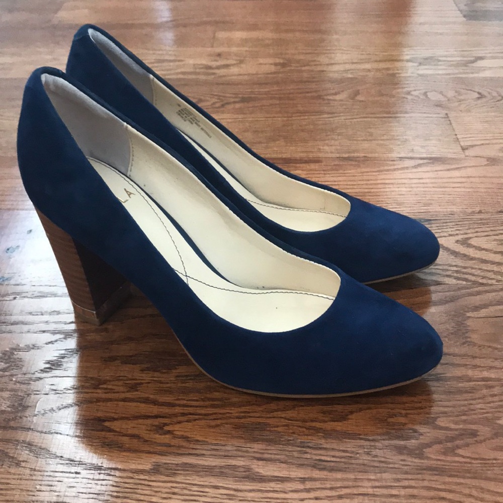 Isola navy  heels